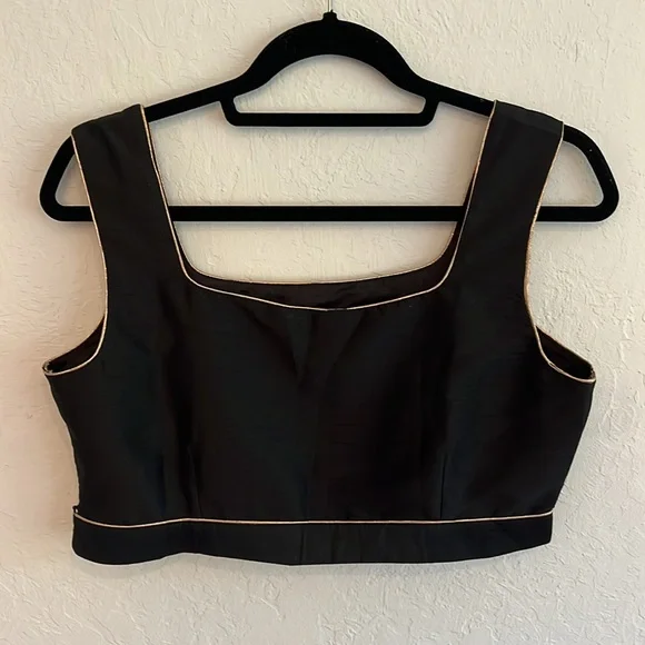 Black Square Neck Crop Top - Picture 2 of 6